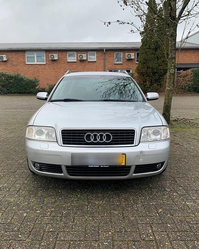 Silber Gebraucht 2004 Audi A6 Kombi | 2.899 € (Guter Preis) - Bild 1/4