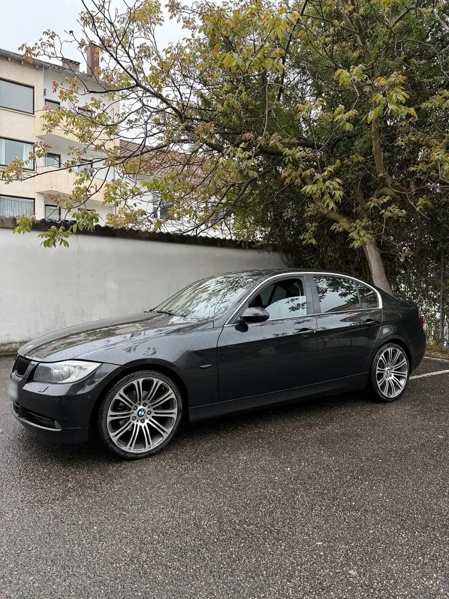 Gebraucht BMW 325 Basis 218 PS (160 kW) 2006 Schwarz Limousine