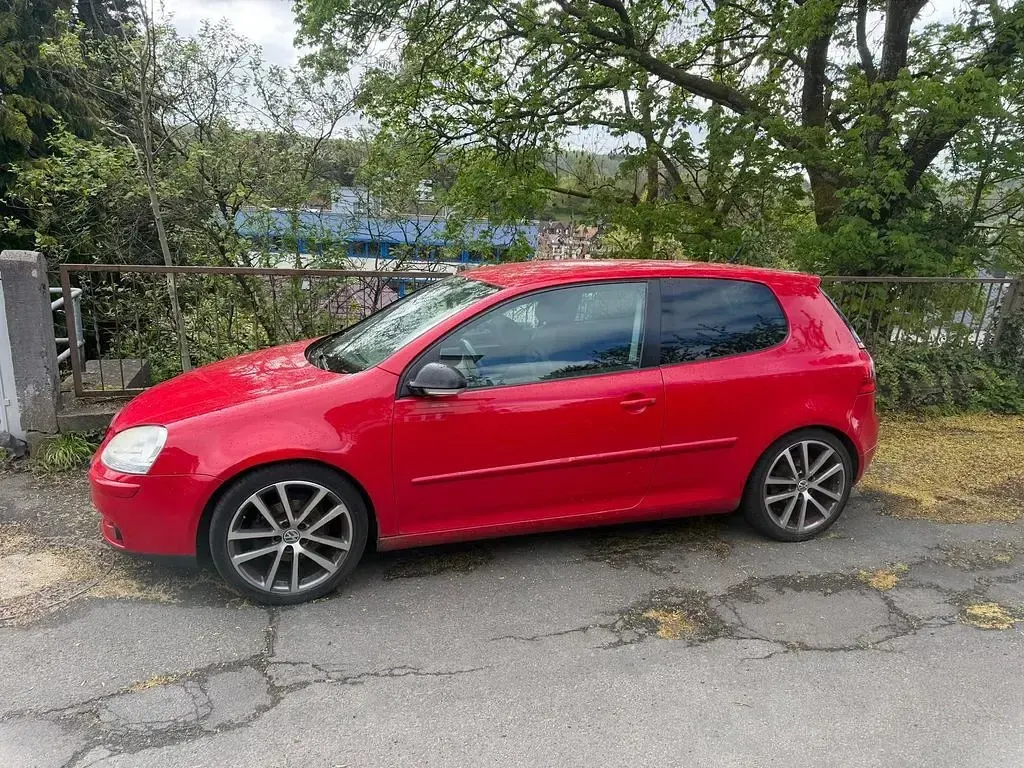 Używany VW Golf V 116 KM (85 kW) 2006 Czerwony Hatchback