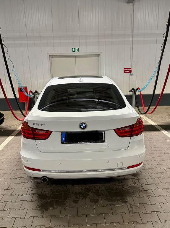 Gebraucht BMW 320 Gran Turismo Luxury Line 184 PS (135 kW) 2015 Weiß Limousine