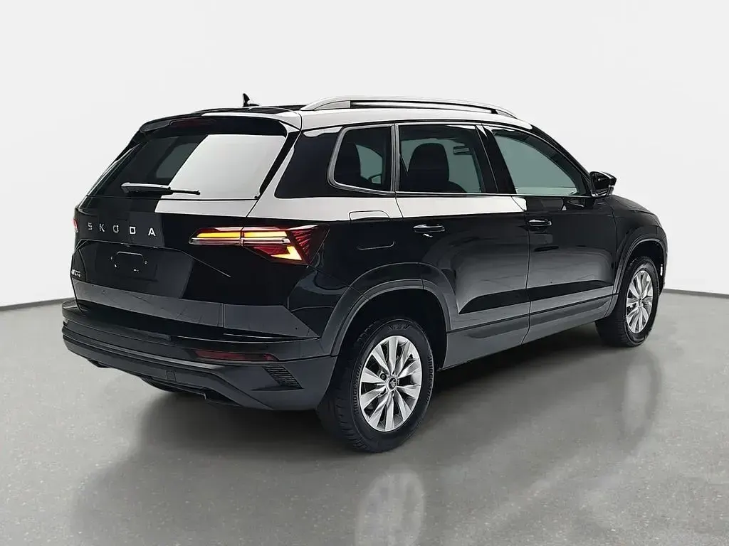 Neu Skoda Karoq Selection 150 PS (110 kW) 2026 Blackmagic perleffekt SUV