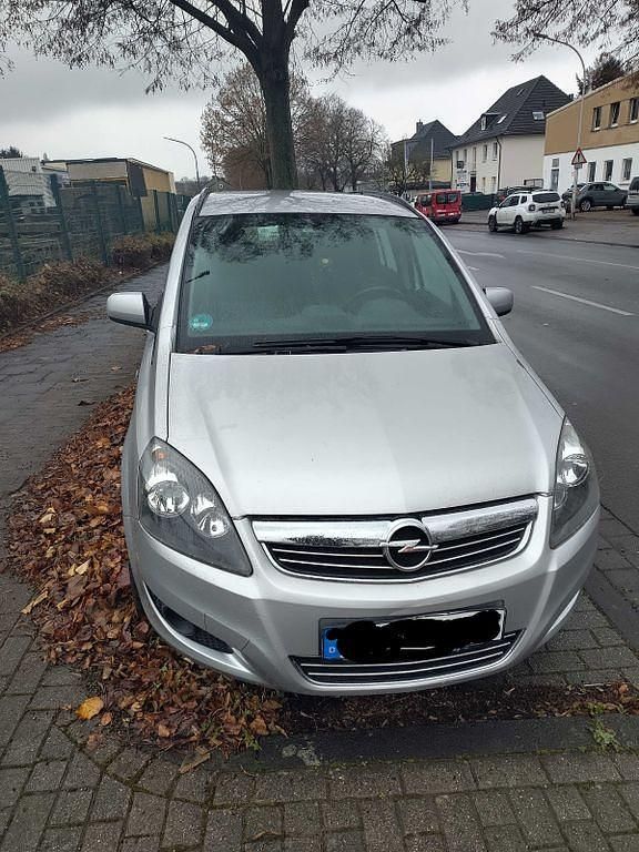 Grau Gebraucht 2011 Opel Zafira Selection Van / Kleinbus | 3.000 € (Guter Preis) - Bild 1/4