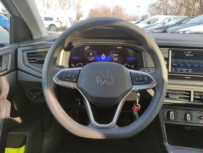 Gebraucht VW Polo Basis 80 PS (58 kW) 2023 Pure white Limousine