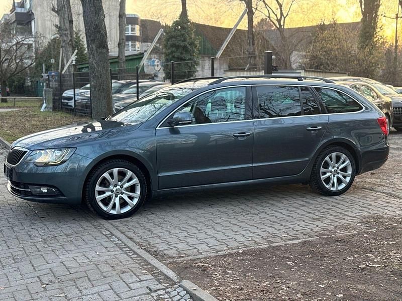 Gebraucht Skoda Superb 140 PS (102 kW) 2015 Grau Kombi