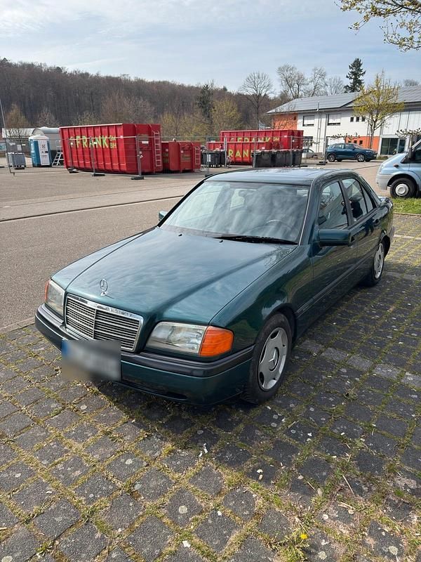 Gebraucht Mercedes 220 95 PS (69 kW) 1995 Grün Limousine