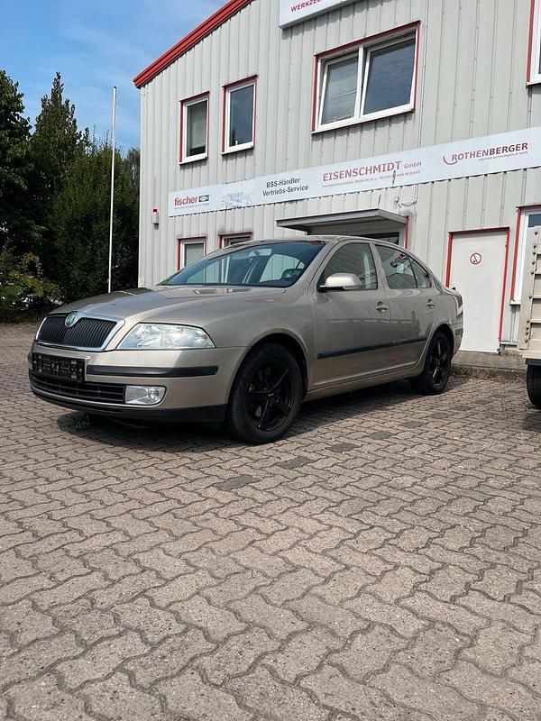 Gold Gebraucht 2006 Skoda Octavia Limousine | 1.600 € (Fairer Preis) - Bild 1/4