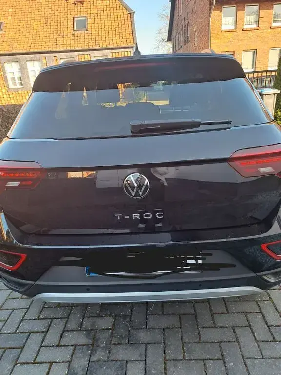 Second-hand VW T-Roc Move 150 CP (110 kW) 2024 Negru SUV