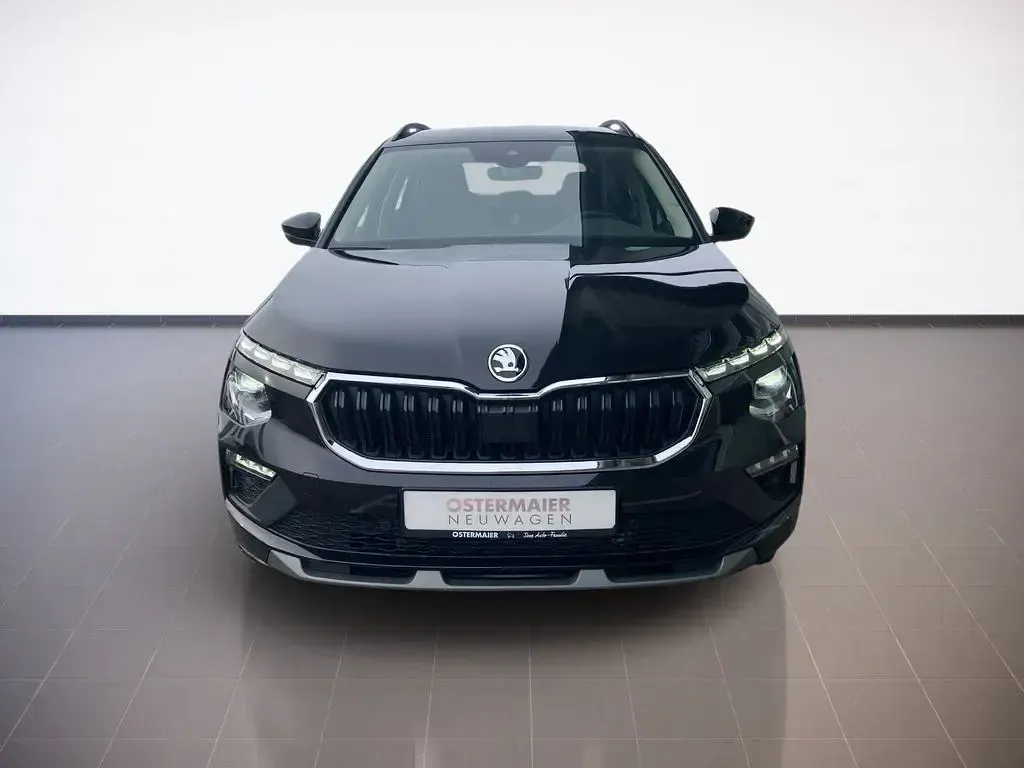 Neu Skoda Kamiq Tour 116 PS (85 kW) 2026 Blackmagic perleffekt SUV