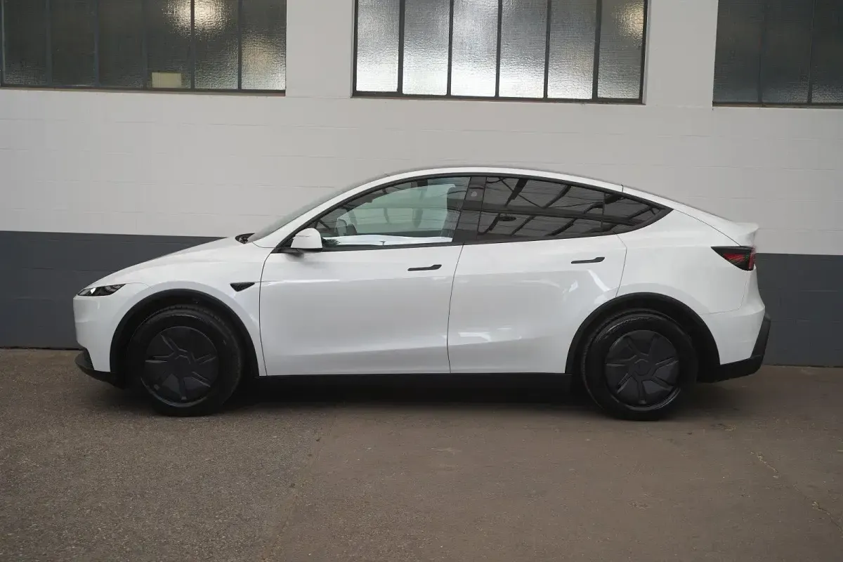 Gebraucht Tesla Model Y Standard Range 219 kW (299 PS) 2026 Weiß SUV