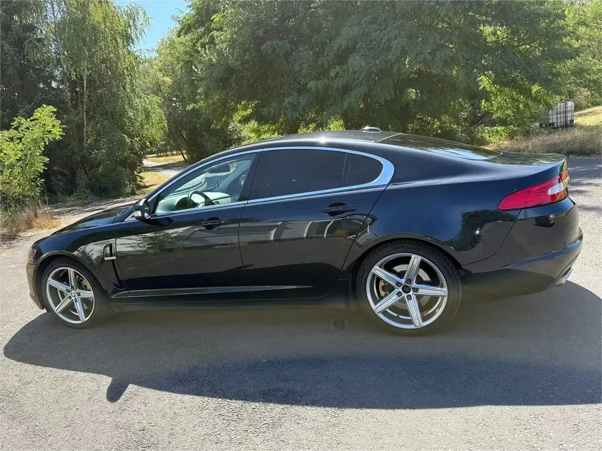 Gebraucht Jaguar XF Premium Luxury 207 PS (152 kW) 2009 Schwarz Limousine