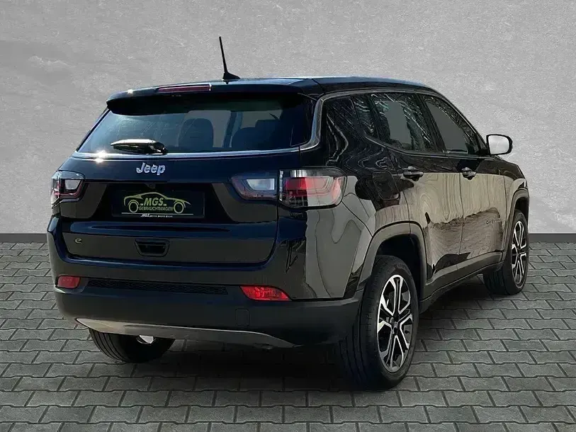 Usado Jeep Compass 131 HP (96 kW) 2025 Preto SUV