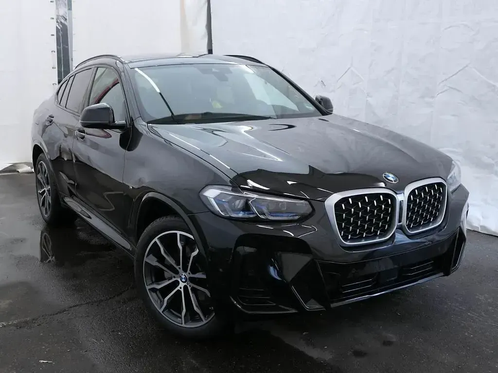 Używany BMW X4 Efficient Dynamics 184 KM (135 kW) 2025 Czarny SUV