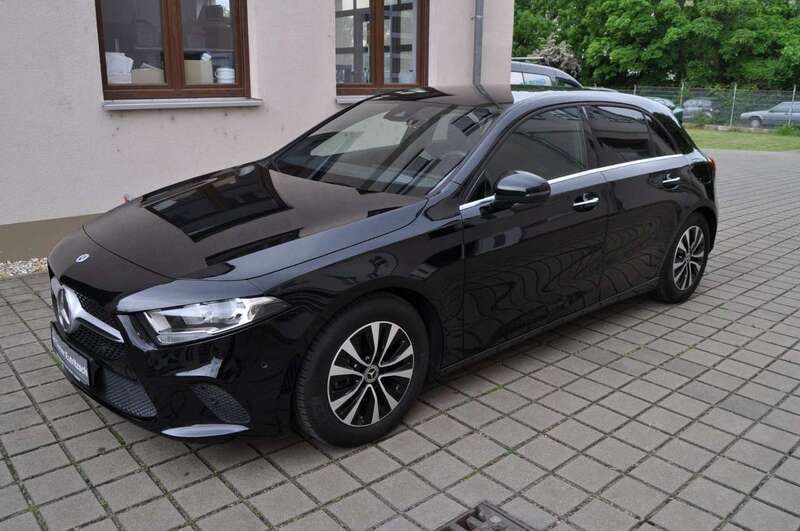 Nachtschwarz unilack Gebraucht 2022 Mercedes A160 Advanced Kleinwagen | 22.990 € (Guter Preis) - Bild 1/4