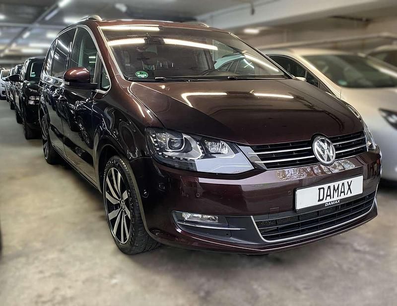 Crimson red metallic Gebraucht 2017 VW Sharan Highline Van / Kleinbus | 22.990 € (Superpreis) - Bild 1/4
