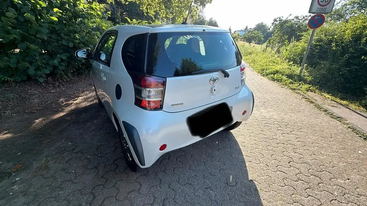 Gebraucht Toyota iQ 68 PS (50 kW) 2009 Weiß Kleinwagen