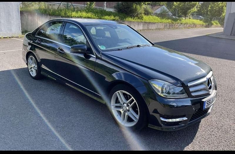 Grau Gebraucht 2013 Mercedes C180 AMG line Limousine | 11.999 € (Fairer Preis) - Bild 1/4