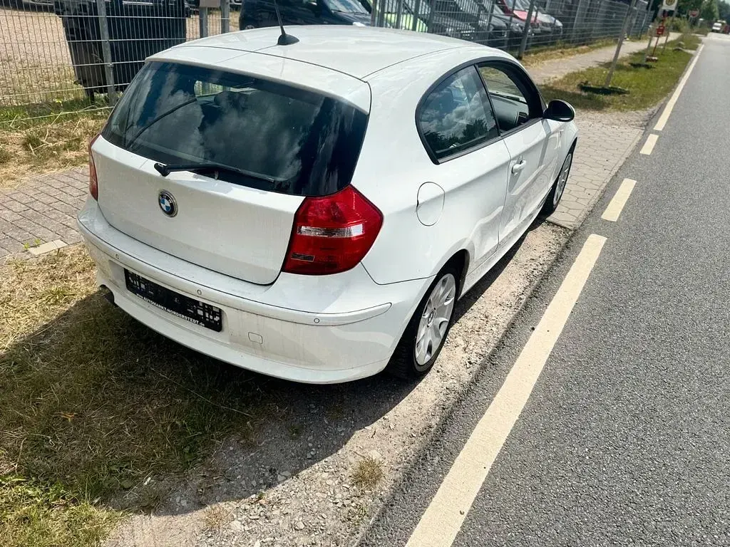 Gebraucht BMW 116 122 PS (89 kW) 2009 Weiß Kleinwagen