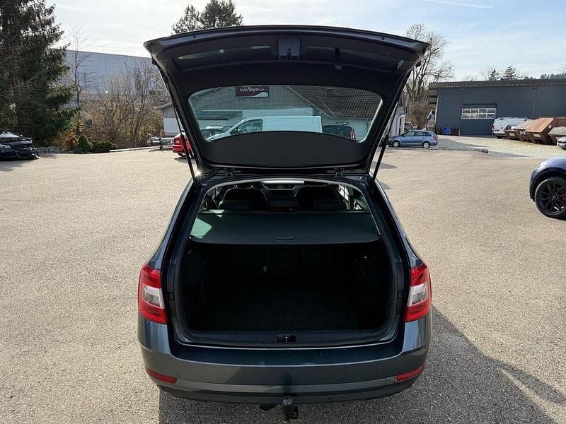Grau Gebraucht 2018 Skoda Octavia Kombi | 9.450 € (Superpreis) - Bild 1/4