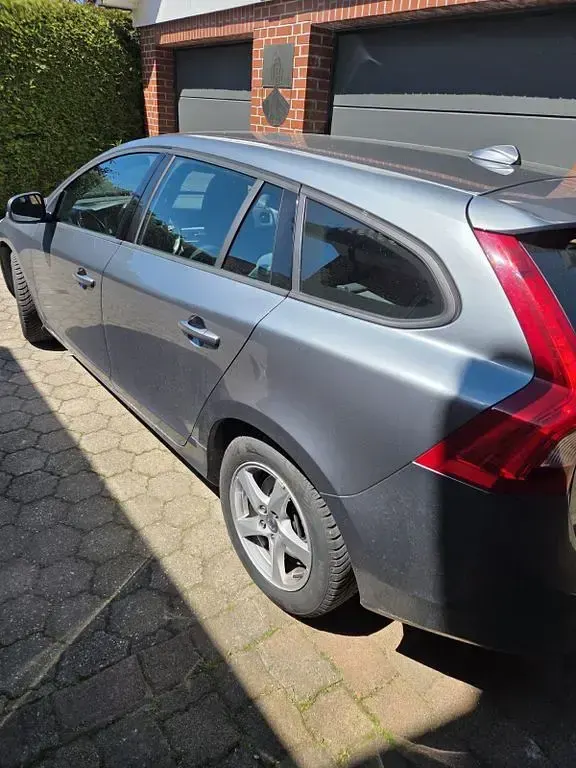 Gebraucht Volvo V60 Kinetic 150 PS (110 kW) 2016 Grau Kombi