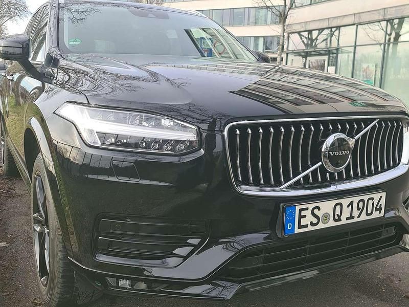 Schwarz Gebraucht 2021 Volvo XC90 Momentum SUV | 52.700 € (Fairer Preis) - Bild 1/4