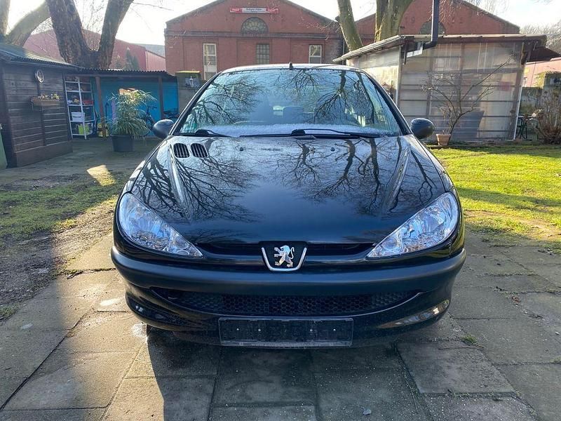 Gebraucht Peugeot 206 Tendance 75 PS (55 kW) 2008 Schwarz Limousine