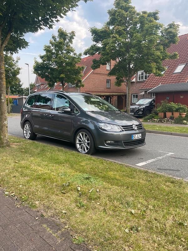 Grau Gebraucht 2017 VW Sharan Van / Kleinbus | 15.300 € (Superpreis) - Bild 1/4