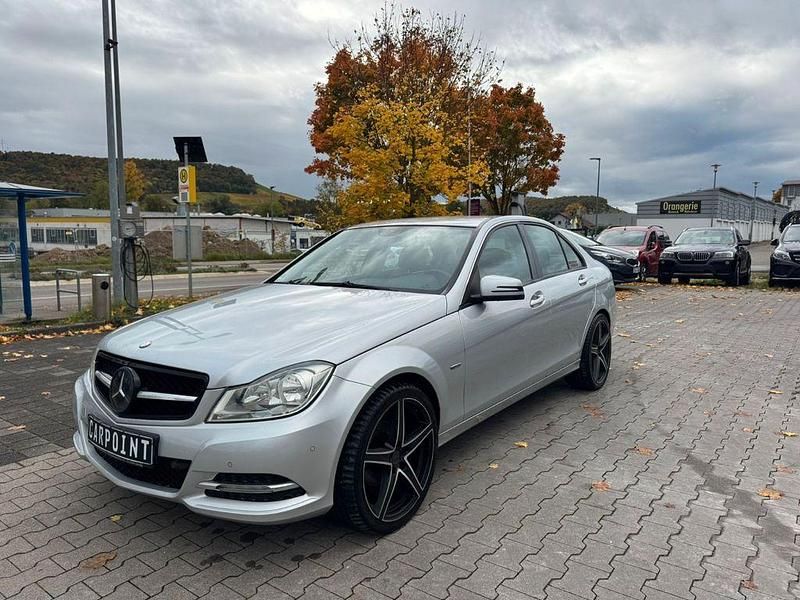Silber Gebraucht 2011 Mercedes C180 Limousine | 6.490 € (Superpreis) - Bild 1/4