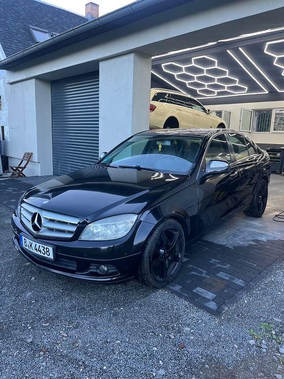 Schwarz Gebraucht 2007 Mercedes C200 Limousine | 4.850 € (Superpreis) - Bild 1/4