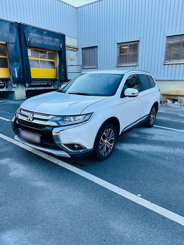 Gebraucht Mitsubishi Outlander 150 PS (110 kW) 2016 Weiß SUV