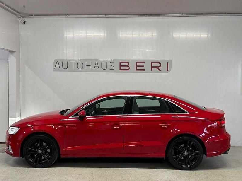 Gebraucht Audi A3 Sport 190 PS (139 kW) 2017 Rot Limousine