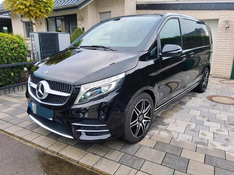 Schwarz Gebraucht 2020 Mercedes V220 Van / Kleinbus | 39.999 € (Superpreis) - Bild 1/4