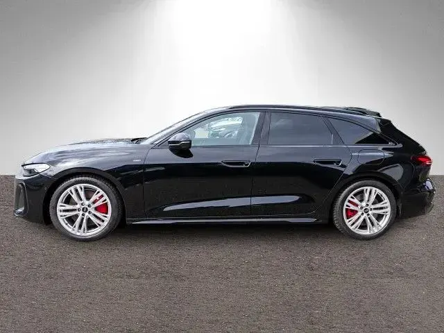 Gebraucht Audi A5 Ambiente 367 PS (269 kW) 2025 Mythosschwarz metallic Kombi