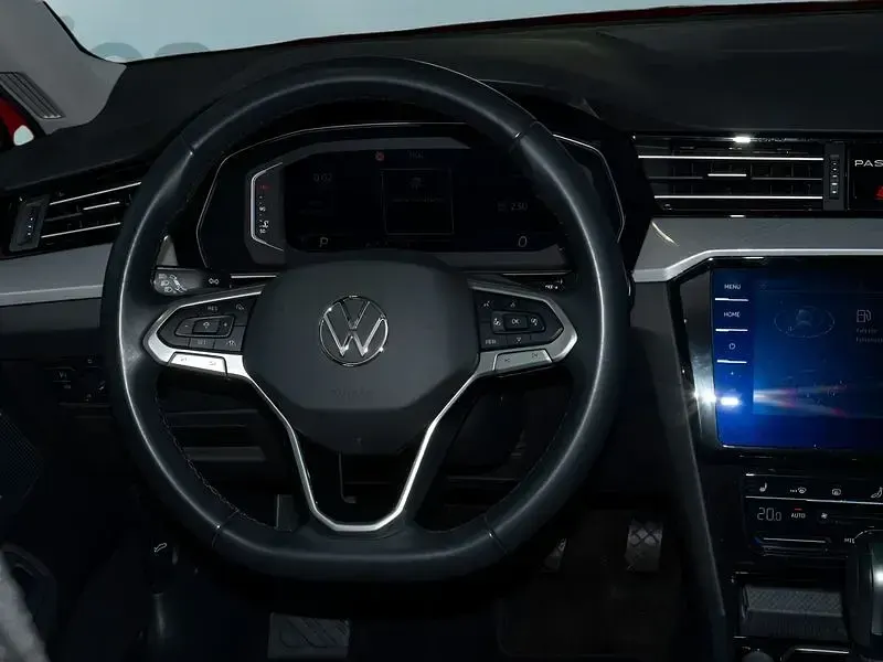 Gebraucht VW Passat 150 PS (110 kW) 2023 Rot Kombi