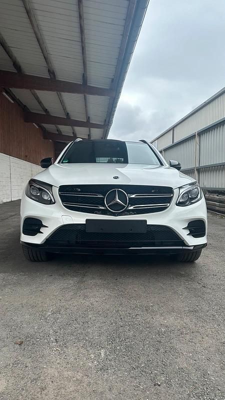Weiß Gebraucht 2017 Mercedes GLC300 SUV | 32.500 € (Fairer Preis) - Bild 1/4