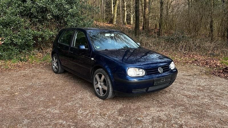 Second-hand VW Golf IV 75 CP (55 kW) 2002 Albastru Berlinǎ