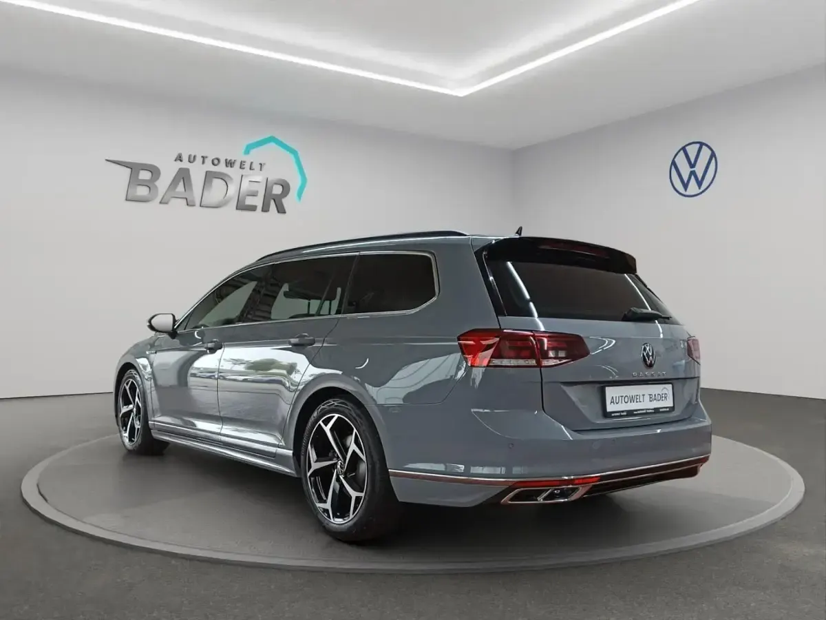 Gebraucht VW Passat Business 190 PS (139 kW) 2023 Grau Kombi