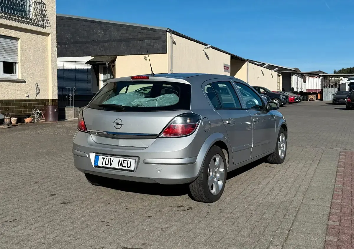 Gebraucht Opel Astra 90 PS (66 kW) 2007 Grau Kleinwagen