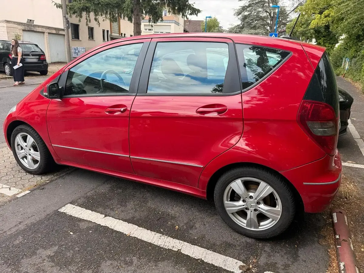 Gebraucht Mercedes A160 95 PS (69 kW) 2011 Rot Kleinwagen