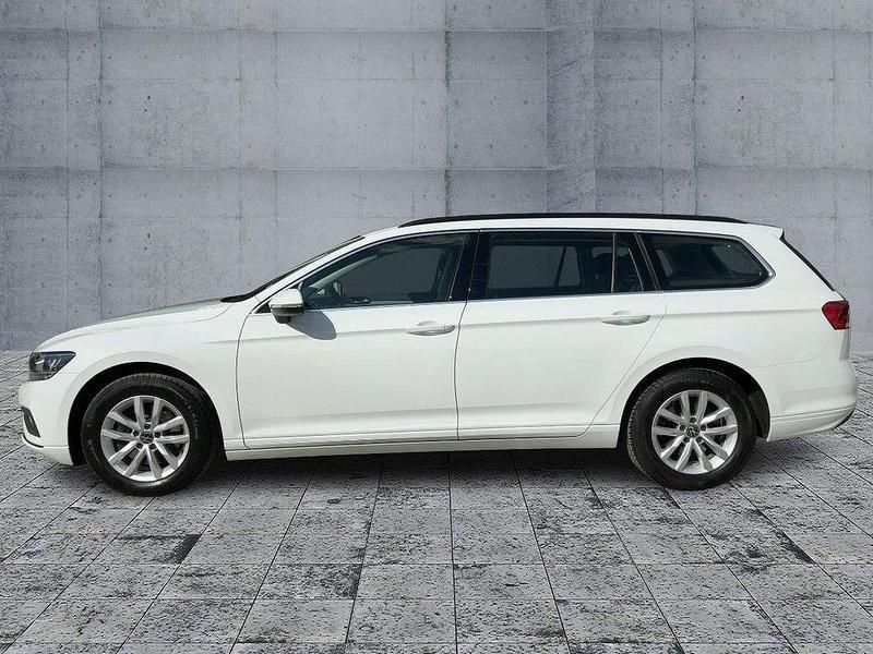 Gebraucht VW Passat Business 150 PS (110 kW) 2022 Pure white Kombi