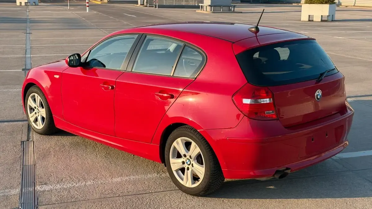 Gebraucht BMW 116 122 PS (89 kW) 2011 Rot Kleinwagen