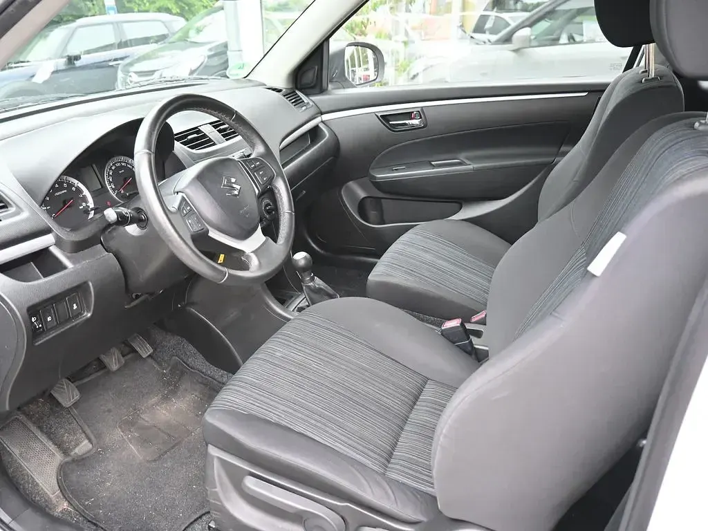 Gebraucht Suzuki Swift Basic 94 PS (69 kW) 2016 Weiss uni Kleinwagen