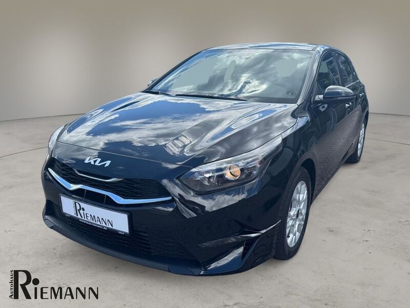 Schwarz Neu 2025 Kia Ceed Limousine | 21.995 € (Fairer Preis) - Bild 1/4