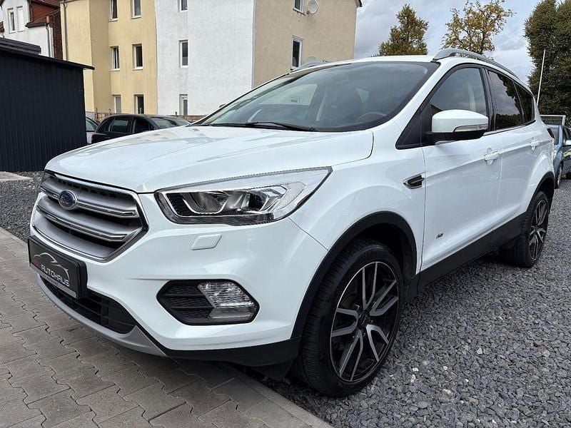Weiß Gebraucht 2018 Ford Kuga Cool & Connect SUV | 9.490 € - Bild 1/4