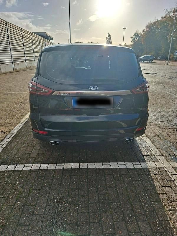 Gebraucht Ford S-MAX S 179 PS (131 kW) 2017 Schwarz Van / Kleinbus