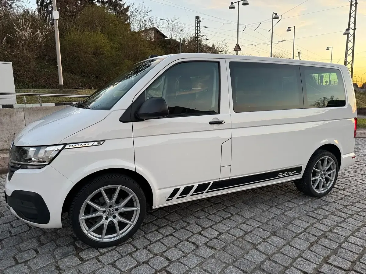 Gebraucht VW Multivan 110 PS (80 kW) 2021 Weiß Van / Kleinbus