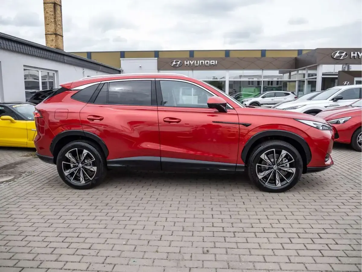 Neu MG HS Luxury 224 PS (164 kW) 2025 Rot SUV