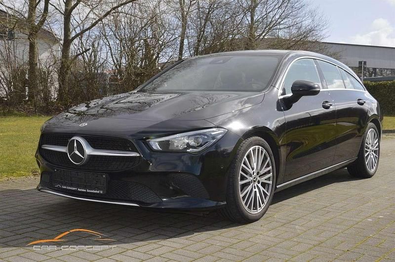 Gebraucht Mercedes CLA200 163 PS (119 kW) 2023 Schwarz Kombi
