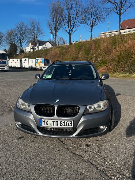 Grau Gebraucht 2010 BMW 320 Kombi | 3.799 € (Fairer Preis) - Bild 1/4