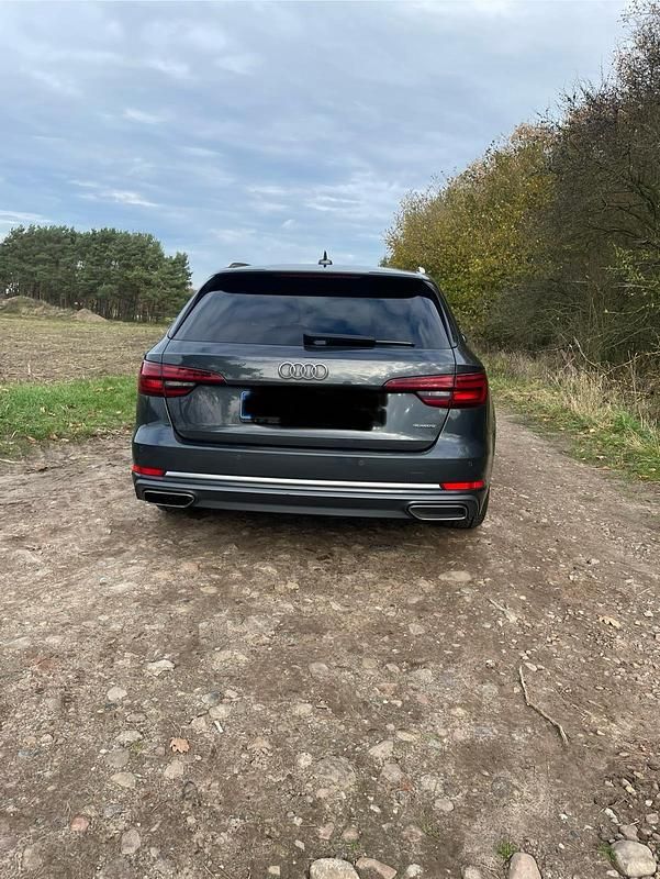 Gebraucht Audi A4 Comfort 231 PS (169 kW) 2019 Grau Kombi