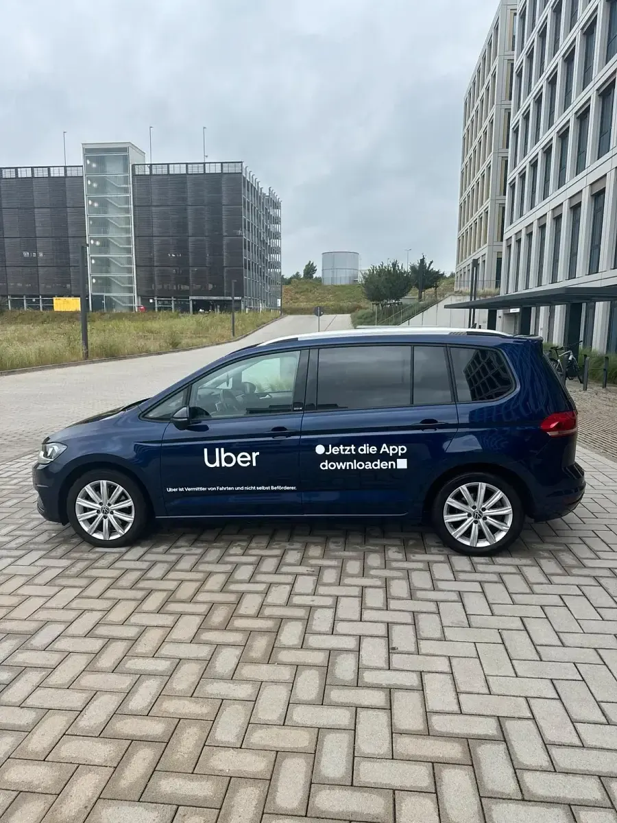Gebraucht VW Touran Move 150 PS (110 kW) 2024 Blau Van / Kleinbus